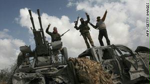 الصراع المسلح متواصل بين كتائب القذافي و''الثوار