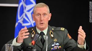 دافع قائد عمليات الناتو في ليبيا عن الحملة الجوية