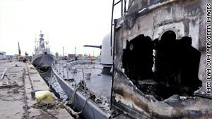صورة التقطت أثناء جولة نظمتها الحكومة الليبية للصحفين لإبراز حجم الدمار الذي تسبب به قصف الناتو