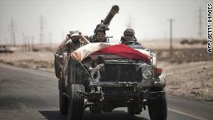 يحقق الثوار انتصارات ميدانية في طريقهم نحو طرابلس