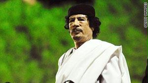 القذافي خلال زيارته إلى إيطاليا