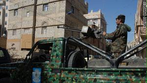 القوات اليمنية بدأت حملة لتعقب منفذي الهجوم