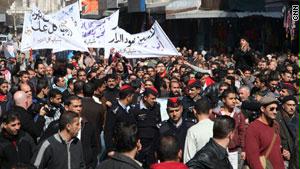 مظاهرة المعارضة الأردنية كانت تسير سلمية قبل المواجهة مع مؤيدي النظام