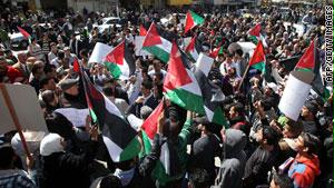 من المسيرات المطالبة بإنهاء الانقسام والاحتلال في رام الله