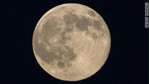 القمر سيبدو كبيراً للغاية بداية ليل السبت