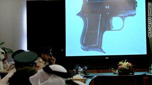 شرطة دبي تعرض جانباً من الأسلحة المضبوطة