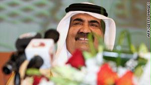أمير قطر صرح بإمكانية تزويد ثوار ليبيا بالأسلحة