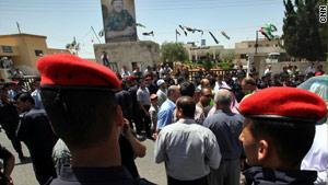 محتجون أردنيون يعتصمون أمام محكمة أمن الدولة للمطالبة بإلغائها