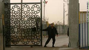 السلطات المصرية أغلقت بوابة عبور الحافلات دون إبلاغ الجانب الفلسطيني