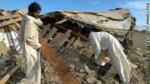 من آثار الدمار الذي تسبب به زلزال ضرب باكستان أوائل العام الجاري