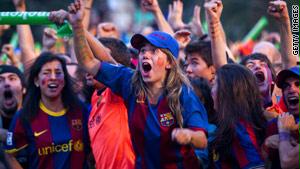 جماهير برشلونة تحتفل باللقب ''السوبر'' الجديد لفريقها