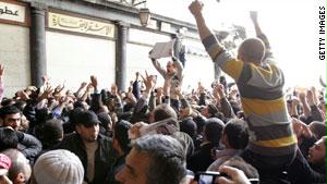 الاحتجاجات مستمرة في عدة مدن سورية