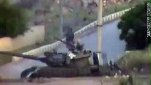 دبابة للجيش السوري في مدينة درعا بجنوب البلاد