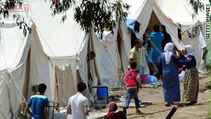 أحد مخيمات اللاجئين السوريين على الحدود التركية السورية