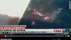 لقطة مأخوذة من شريط الفيديو للجثث وهي تطفو فوق الماء 