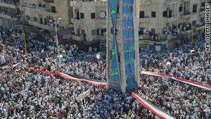 المظاهرات في حماة قبل اقتحام دبابات الجيش للمدينة
