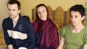 تحاكم إيران الثلاثة باستثناء شورد، في الوسط، وكانت أطلقت سراحها بكفالة العام الماضي