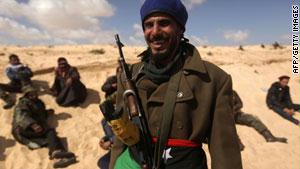 مخاوف من تحول نزاع ليبيا إلى حرب طويلة كما هدد القذافي من قبل