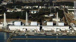 العمل جار في المفاعلات النووية في محطة فوكوشيما