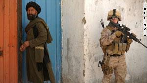 تحارب القوات الدولية في أفغانستان منذ أواخر عام 2001