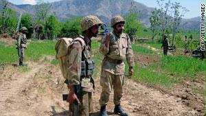 عناصر من الجيش الباكستاني أثناء عمليات في شمال البلاد