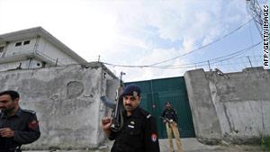 الشرطة الباكستانية تفرض طوقاً أمنياً حول المقر السابق لإقامة بن لادن