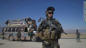 جندي من القوة الفرنسية في أفغانستان