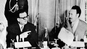 أليندي مع الرئيس الجزائري الراحل هواري بومدين