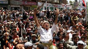 حشود متقابلة في الشارع اليمني