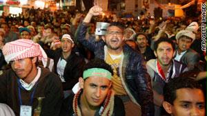 يشهد اليمن احتجاجات شعبية، منذ عدة أسابيع، تنادي برحيل صالح