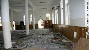 الدمار الذي لحق بالمسجد الرئاسي جراء الانفجار
