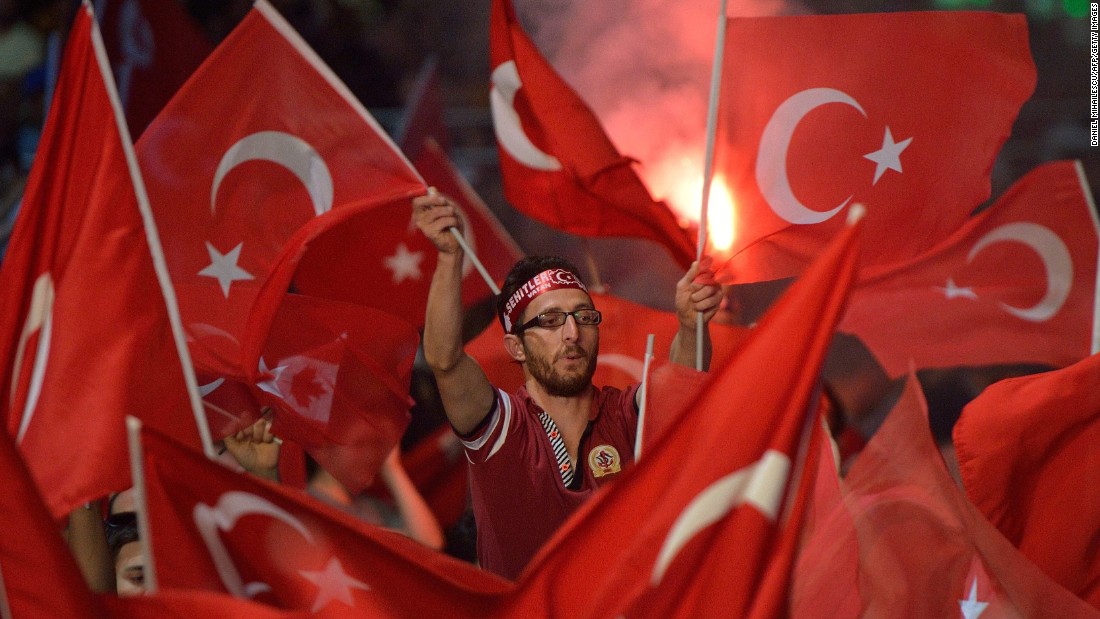 كيف أصبحت شعبية أردوغان بعد أسبوع على محاولة الانقلاب العسكري؟