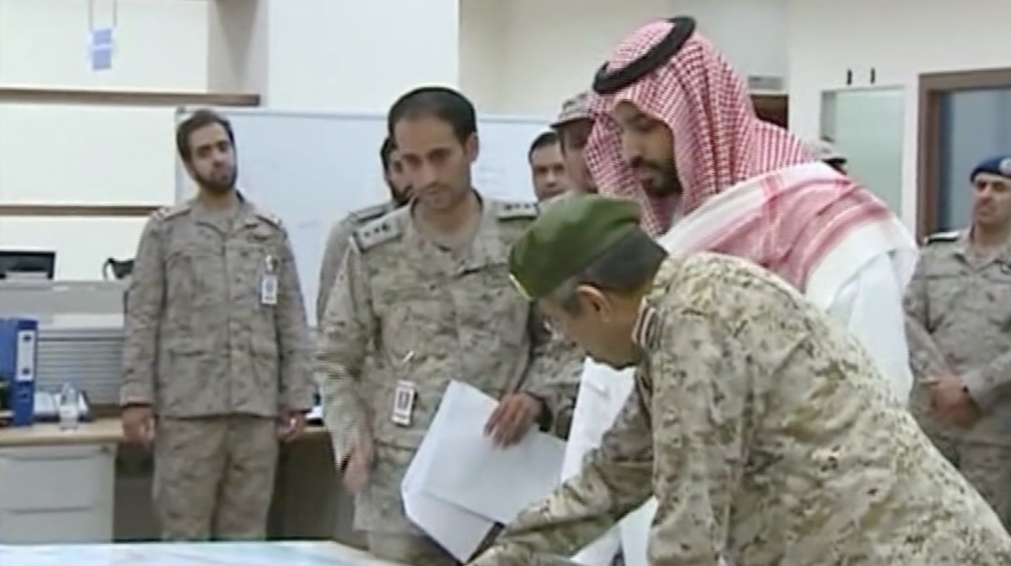 محمد بن سلمان يشرف على تدمير أهداف الحوثيين في عملية "عاصفة الحزم"