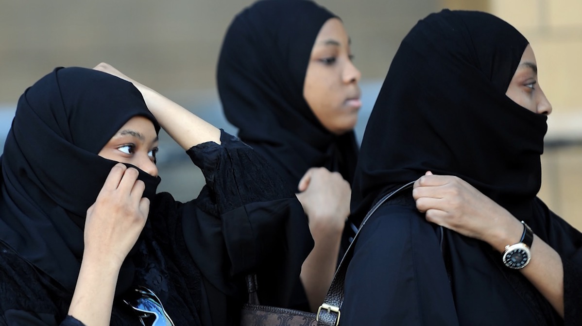 السعوديات يدخلن المجالس البلدية بعد الشورى وأسواق العمل.. وأحلامهن الكبيرة تنتظر التحقيق