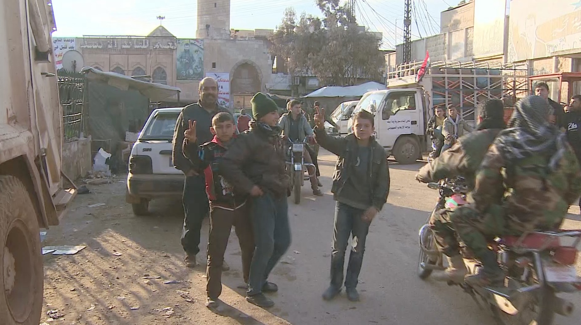 كاميرا CNN داخل مدينة نبل الموالية للأسد بعد فك الحصار عنها