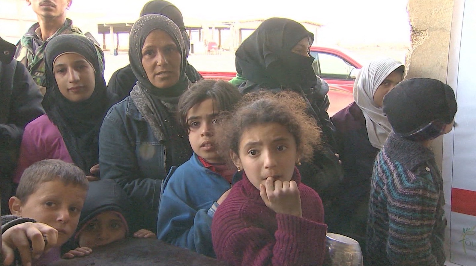 الهجوم على حلب مستمر.. ونازحون: نخاف الموت جوعا