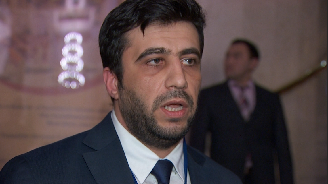 عصام الريس: “ننتظر وفاء روسيا بالوعود ونعتبر الإيرانيين غزاة”