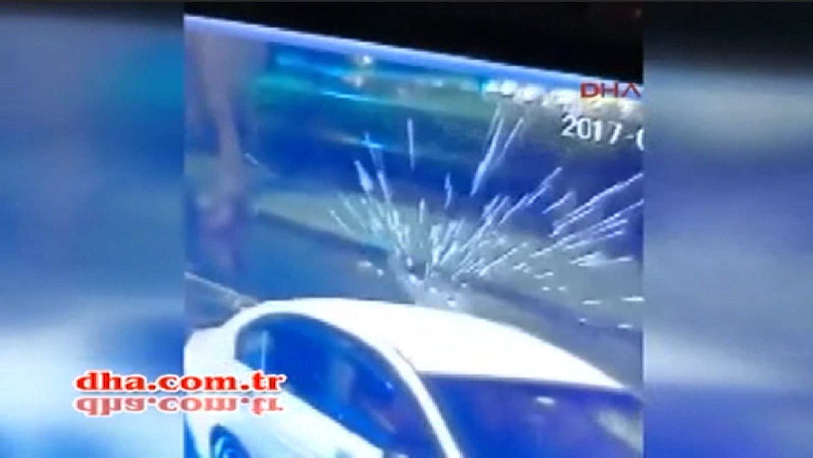 شاهد طلقات النار تتطاير خارج الملهى الليلي في اسطنبول