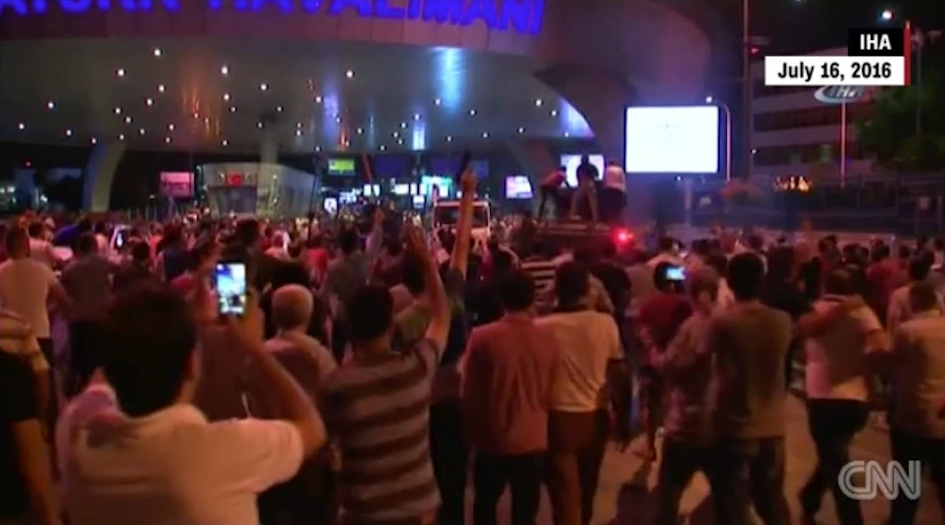 بالفيديو: ما هو الانقلاب وكيف يختلف عن الثورة؟
