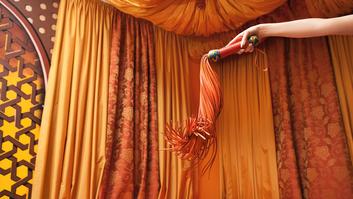 من قصر الحريم إلى غرفة التعذيب.. خيالات جنسية تنتعش في هذا الفندق الجديد!