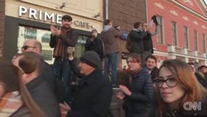شاهد.. تظاهرات ضد الكرملين في جميع أنحاء روسيا