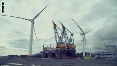 شاهد أول محطة عائمة لطاقة الرياح البحرية بالعالم