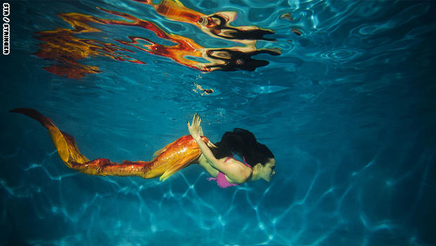 السياح يتوافدون إلى جزيرتين بايطاليا للقاء حوريات البحر