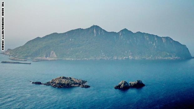لماذا يُحظر على النساء دخول هذه الجزيرة؟ 170710062341-03-okinoshima-men-only-island-super-169