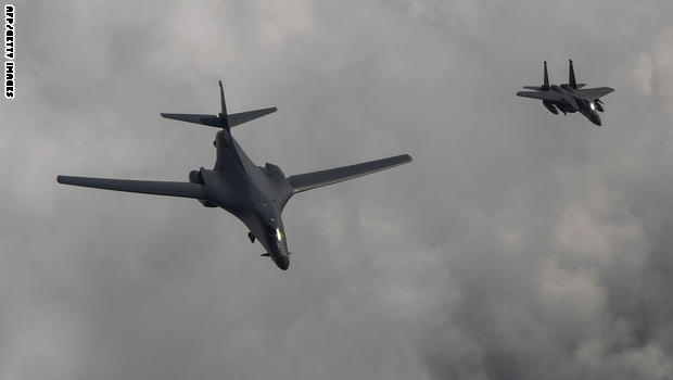 بيونغ يانغ تحذر أمريكا : سنسقط طائراتها حتى قبل دخولها أجوائنا B-1B%20Lancer%20bombe
