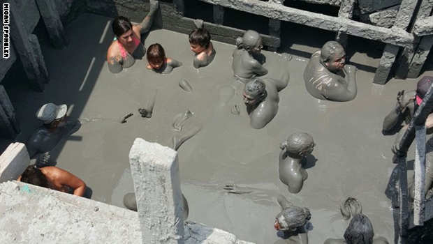 بالصور: "سياحة البراكين والطين" تجذب السياح الى كولومبيا! 1 بالصور: "سياحة البراكين والطين" تجذب السياح الى كولومبيا!