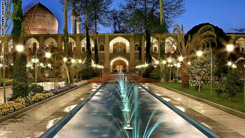 بالصور : الفندق الأكثر جمالاً في الشرق الأوسط؟ 170228111024-iran-abbasi-hotel-header-1400-1-2-super-169
