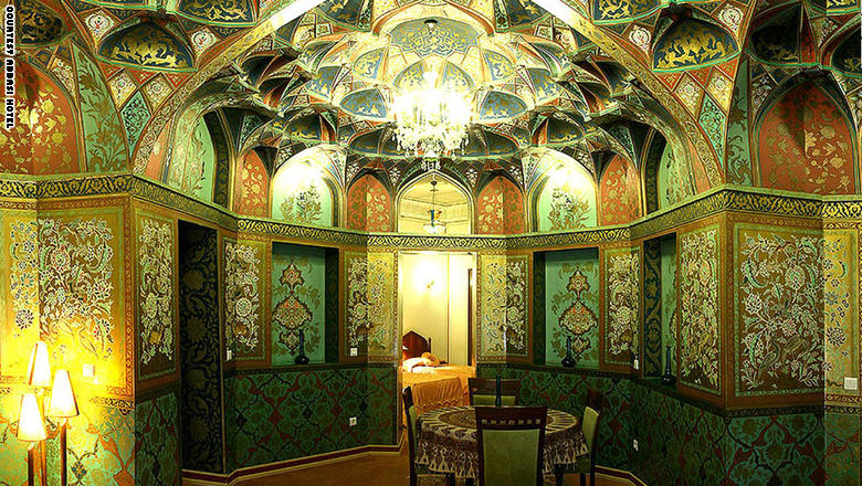 بالصور : الفندق الأكثر جمالاً في الشرق الأوسط؟ 170228111103-iran-abbasi-hotel-header-1400-4-super-169