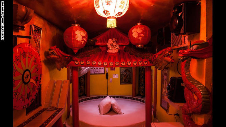 فنادق الحب تأخذ العشاق إلى أبعد ما يسافر الخيال في "غرف مخصصة" للمغامرة والتشويق