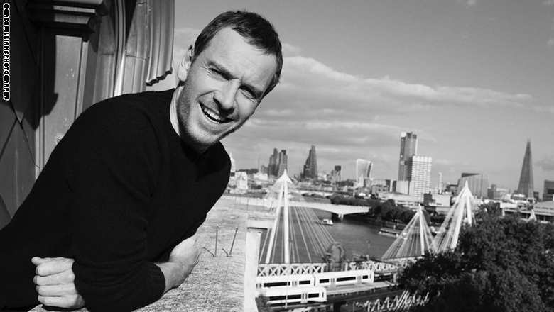 بالصور.. نظرة "خلف الكواليس" داخل حياة مشاهير هوليوود السرية